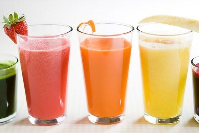 Khi ép trái cây quả và rau lấy nước uống, bạn đã bỏ đi phần chất xơ của chúng - thành phần cốt yếu giúp cảm thấy no và yên tâm chờ đến bữa ăn tiếp theo. Những gì bạn giữ lại được chủ yếu là đường. Về cơ bản, chế độ ăn nhiều đường, ít đạm nghĩa là bạn luôn bị cơn đói giày vò, tâm trạng bất ổn và không có nhiều năng lượng. Lâu dần, bạn có thể bị mất dần các bó cơ. Ảnh minh họa: Internet