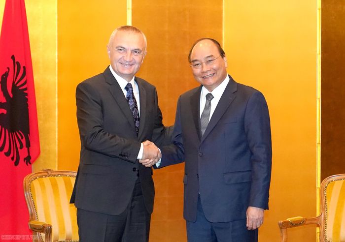 Thủ tướng Nguyễn Xuân Phúc và Tổng thống Albania Ilir Meta. Ảnh: VGP/Quang Hiếu