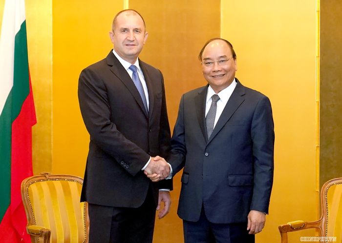 Thủ tướng Nguyễn Xuân Phúc và Tổng thống Bulgaria Rumen Radev. Ảnh: VGP/Quang Hiếu