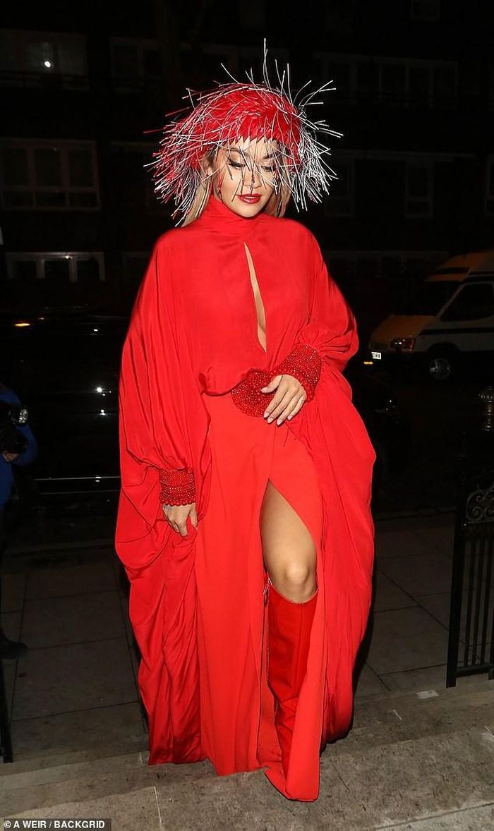 Rita Ora được biết đến là ngôi sao Anh sở hữu phong cách thời trang sexy, chuộng khoe "da thịt".