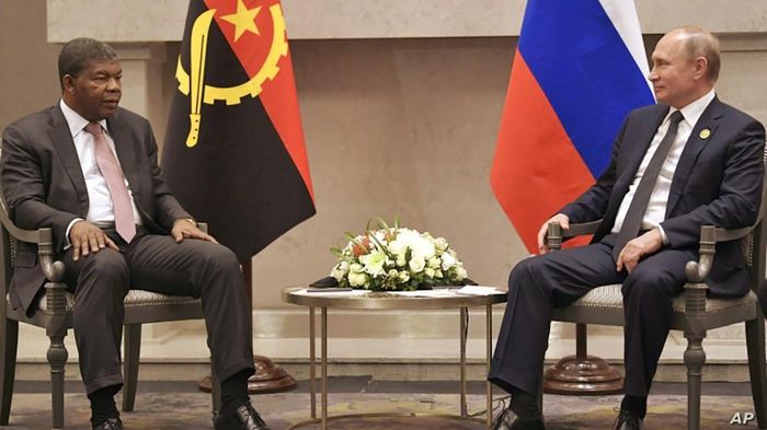 Tổng thống Nga Vladimir Putin và Tổng thống Angola Joao Lourenco tại Hội nghị thượng đỉnh BRICS tại Nam Phi ngày 26/7/2018. Ảnh: AP