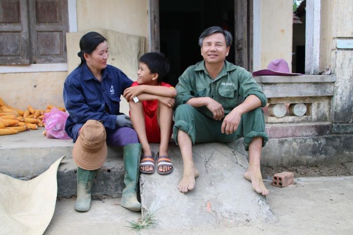 Là người chồng khiếm thị, nhưng anh Vinh vẫn là chỗ dựa vững chắc cho vợ con