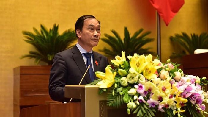 Chủ nhiệm Ủy ban Kinh tế Vũ Hồng Thanh trình bày báo cáo tiếp thu, giải trình dự án luật.