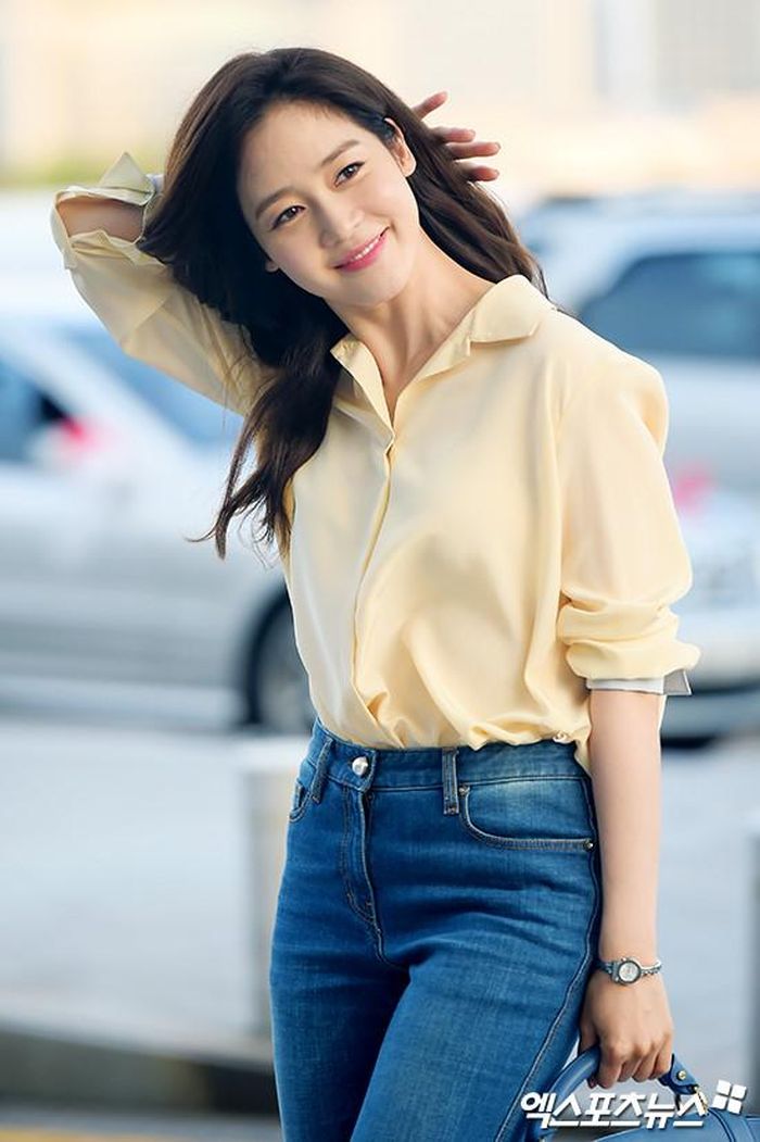 Đã 13 năm trôi qua, sao nữ 38 tuổi không những không già đi mà còn xinh đẹp, quyến rũ hơn theo thời gian. Phong cách thời trang trẻ trung, thời thượng cũng là yếu tố góp phần tạo nên diện mạo không tuổi của cựu thành viên nhóm Fin.K.L. 