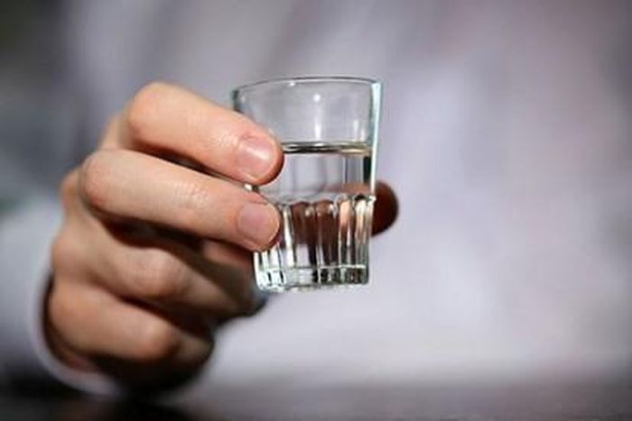 Các nghiên cứu đã chỉ ra rằng những người uống nhiều rượu (hơn 3 cốc mỗi ngày) dễ bị ung thư nhiều hơn những người không uống rượu. Ảnh: Internet
