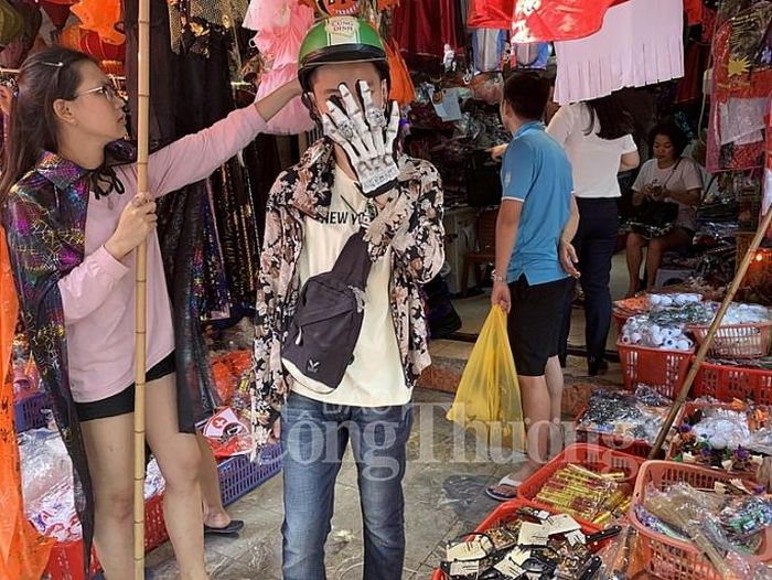 Halloween cũng đã rất phổ biến tại Việt Nam và dần được giới trẻ đón nhận như là một lễ hội cho riêng mình.