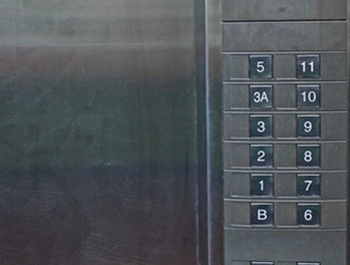 Bởi vậy, tầng 3A cũng được gọi tên thay cho tầng 4. Thậm chí, tầng 14, 24, 34... cũng hạn chế được dùng ở nhiều tòa nhà. Do đó, bạn đừng ngạc nhiên khi bước vào thang máy của các tòa nhà ở Trung Quốc bởi con số 4 hoàn toàn "biến mất" trong bảng bấm nút