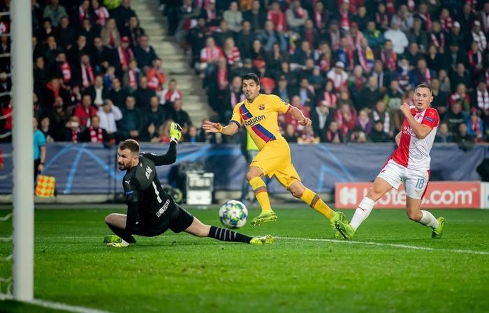 Messi cùng Suarez nhiều dịp bắn phá cầu môn đối phương