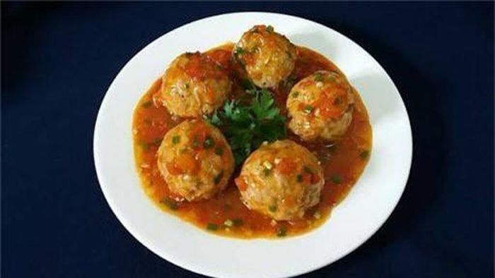 Món thịt viên sốt cà chua sau khi đã hoàn thành