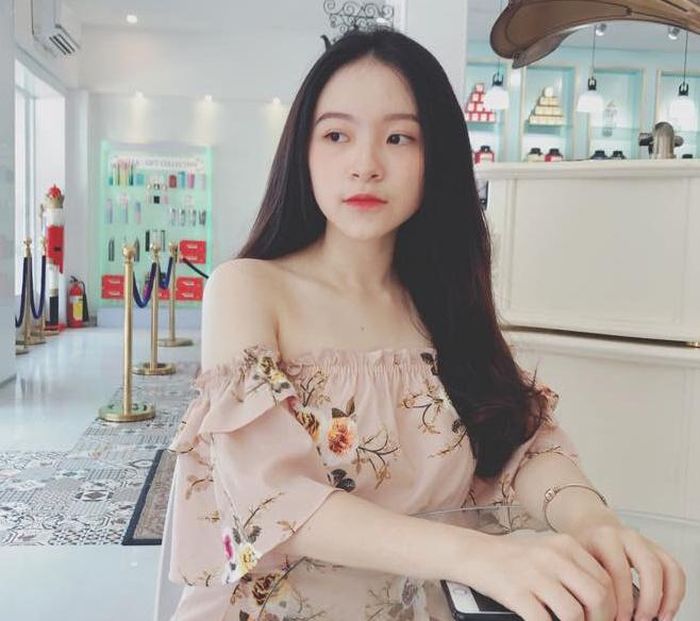 Có năng khiếu âm nhạc, Lan Hương là thành viên CLB âm nhạc của trường đại học. Thời gian rảnh, nữ sinh tham gia các buổi biểu diễn.