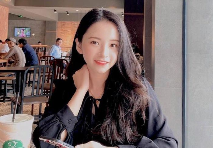 Một ngày của Lan Hương khá bận rộn khi vừa dạy tại trường, vừa học ở trường và tối học thêm tiếng Nhật. Cô đã đạt trình độ N4 và đang học N3. Tại ĐH Sư phạm TP.HCM, nữ sinh học lực giỏi năm thứ ba. 