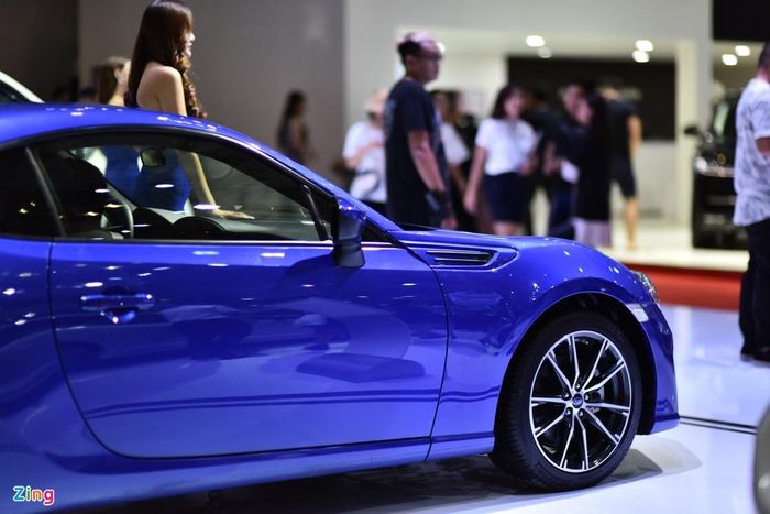 Hốc gió mô phỏng nằm ở trên hốc bánh trước của Subaru BRZ.
