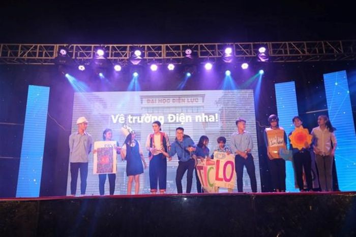 Các tiết mục văn nghệ chào mừng tân sinh viên của trường Đại học Điện lực.