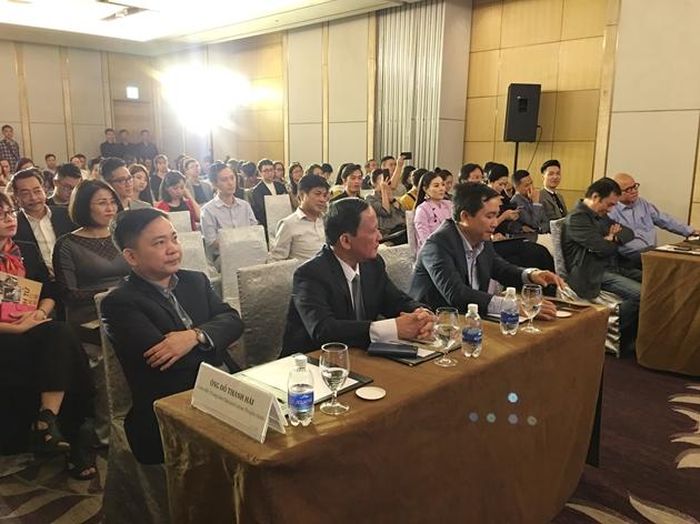 Các đại biểu tham dự buổi họp báo.