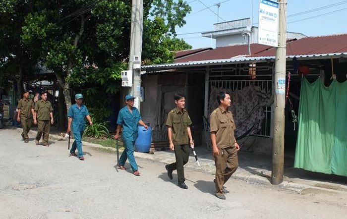 Lực lượng Công an kết hợp với Quân sự xã Gáo Giồng tuần tra, kiểm soát trên địa bàn