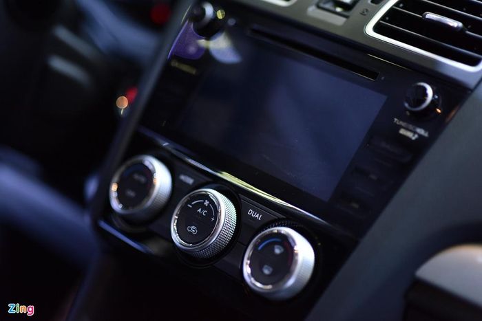 Các tính năng giải trí trên Levorg bao gồm hệ thống âm thanh CD cao cấp, 6 loa, kết nối Bluetooth, màn hình LCD 7 inch hỗ trợ giải trí, điều hòa tự động 2 vùng độc lập...