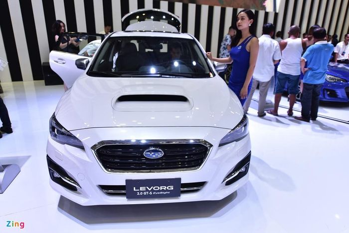 Được giới thiệu là xe gia đình, Levorg vẫn mang những đường nét cơ bắp ở ngoại thất cùng những điểm nhấn ở nắp ca-pô, cản va trước, ốp sườn...