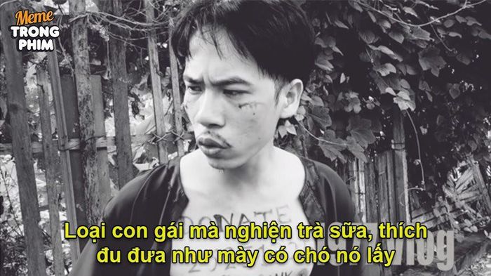Không chỉ lồng ghép sở thích của hội chị em, 1977 Vlog còn đưa cả bài hit "Đi đu đưa đi" vào clip của mình.