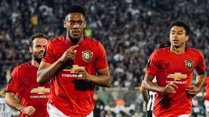  Marital trở lại mang theo hi vọng vực dậy Man United rệu rã.