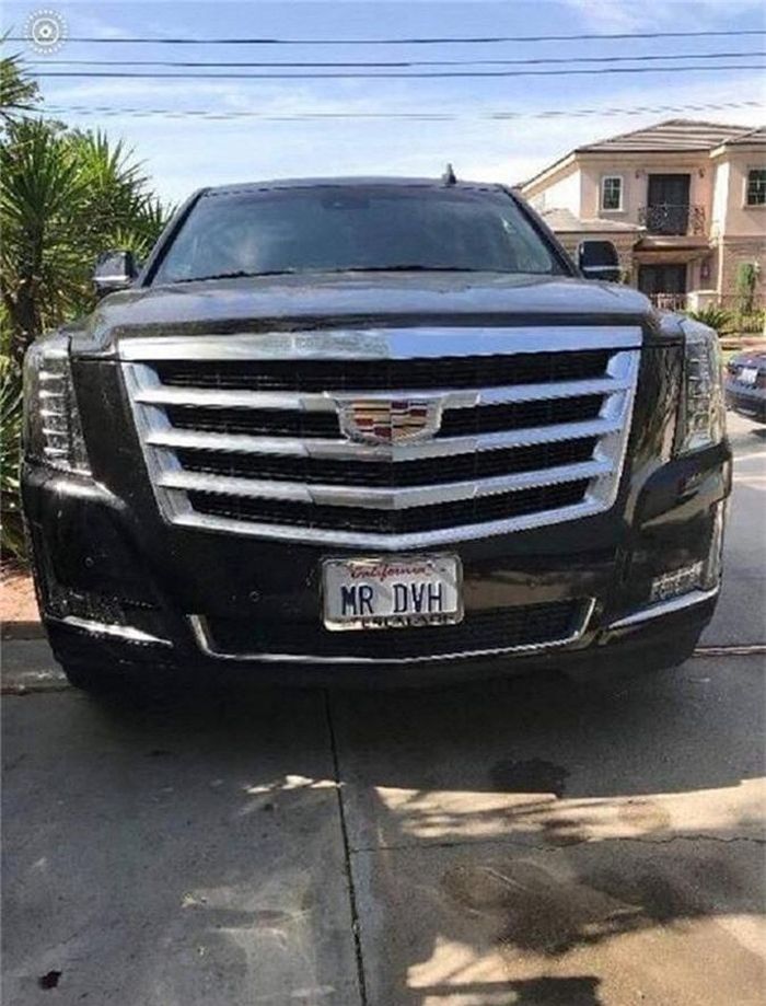 Vào giữa năm 2018, "ông hoàng nhạc Việt" đã mua siêu xe Cadillac. Đây là dòng xe thường được các nguyên thủ quốc gia trên thế giới yêu thích bởi sự an toàn và nội thất sang trọng, xa xỉ.