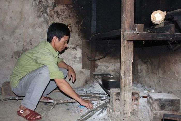 Sau chuyến cấp cứu trong đêm, sức khỏe của anh Lê Ngọc Bá vẫn chưa hồi phục hẳn.