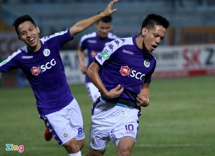 Văn Quyết tỏa sáng trong phần còn lại của trận đấu để đưa CLB Hà Nội vào chung kết cúp Quốc gia. Ảnh: Lê Ngọc.