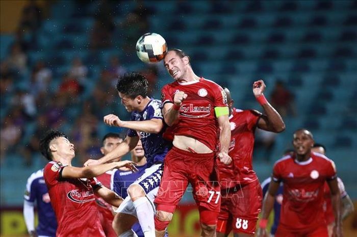 Trận đấu trên sân Hàng Đẫy sẽ khẳng định bản lĩnh của 2 đội. Ảnh: TTXVN.