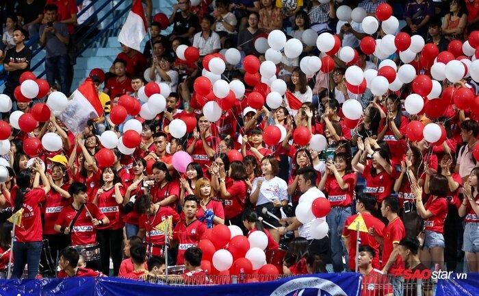 CĐV HAGL là vẻ đẹp riêng ở V.League 2019.
