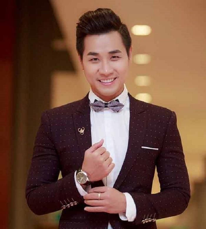  MC Nguyên Khang đang gây tranh cãi dữ dội trên mạng xã hội. 