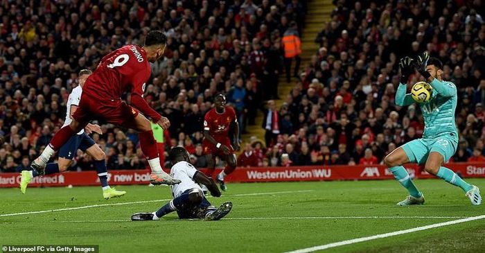 Thủ môn Paulo Gazzaniga thi đấu cực hay khi liên tục hóa "người nhện" cứu thua cho Tottenham. 