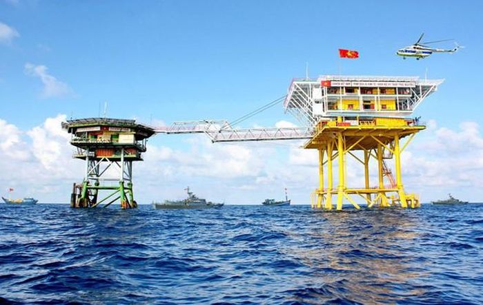 Thủ tướng Nguyễn Xuân Phúc khẳng định Đảng và Nhà nước ta đã nhất quán chủ trương những gì thuộc về độc lập, chủ quyền, toàn vẹn lãnh thổ chúng ta không bao giờ nhân nhượng. Ảnh nhà giàn DK1: TTXVN.