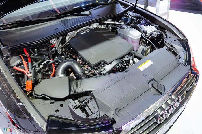 Audi cung cấp 2 tùy chọn về động cơ cho chiếc A6 thế hệ mới, bao gồm bản 45 TFSI và 55 TFSI. Audi A6 45 TFSI sở hữu động cơ 4 xy-lanh 2.0L, sản sinh công suất 245 mã lực. Trong khi đó, bản 55 TFSI đi kèm động cơ V6 3.0L hybrid hạng nhẹ sản sinh công suất 340 mã lực.