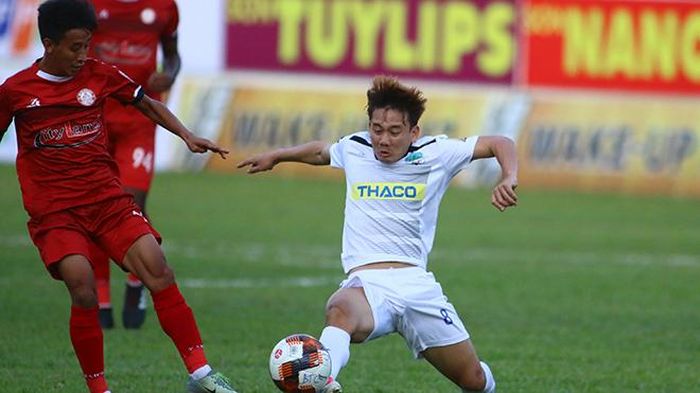 HAGL (áo trắng) chơi đẹp nhất V League 2019