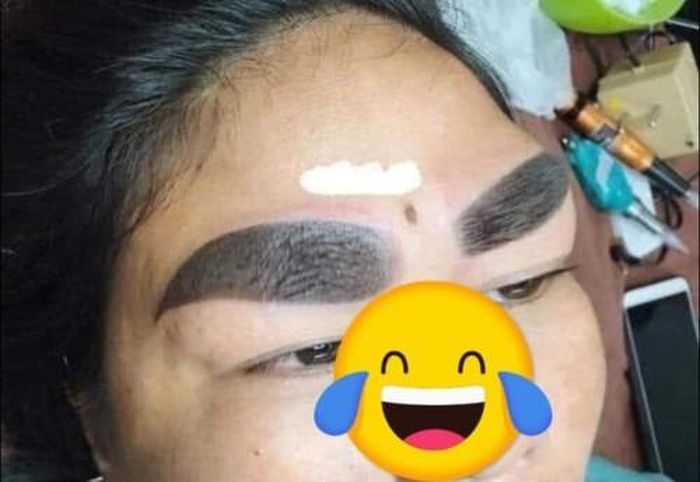 Chắc hẳn chẳng ai muốn có cặp lông mày như hai con đỉa khổng lồ “bám” trên mặt như vậy.