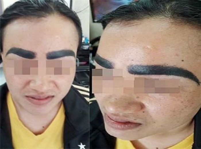 Nhiều trường hợp xăm lông mày xong chỉ biết khóc thét khi soi gương.