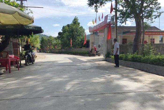 Ông không ngần ngại hiến cây, hiến đất nâng cấp mở rộng tuyến đường sạch, đẹp