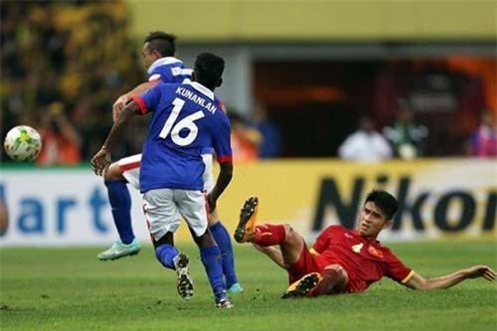 Đinh Tiến Thành (phải).
