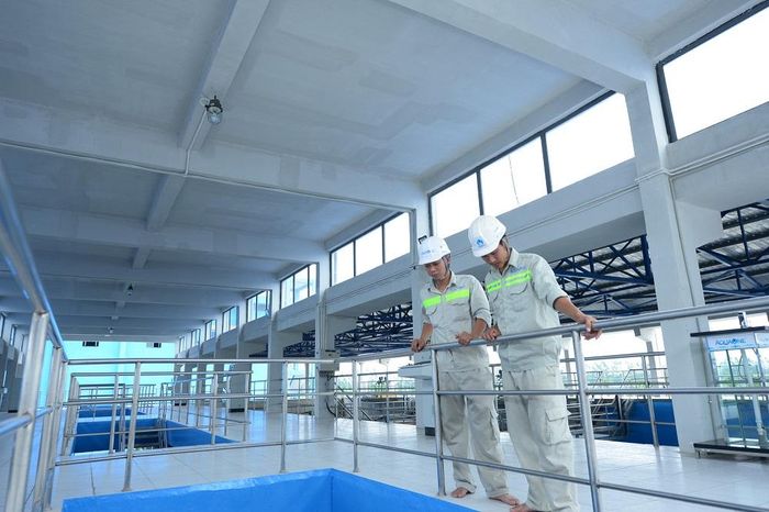 Nhà máy Mặt nước Sông Đuống vận hành tự động hóa hoàn toàn và áp dụng công nghệ xử lý nước đạt tiêu chuẩn cao nhất hiện hành tại Việt Nam (tương đương các tiêu chuẩn quốc tế). Theo đó, toàn bộ thiết bị có xuất xứ từ châu Âu và cung cấp nguồn nước sạch sinh hoạt đạt tiêu chuẩn châu Âu.