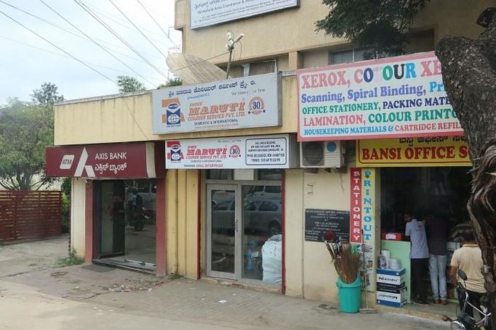  Mặt tiền đường phố là nơi được nhiều người dân tận dụng để kinh doanh với chiều ngang chỉ khoảng 3-4 mét giống như ở Việt Nam 