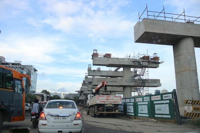  Công trình tàu điện trên cao đang được xây dựng nhằm giải quyết tình trạng ách tắc giao thông 