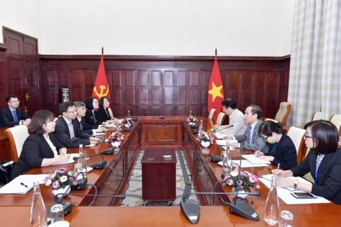 Phó Thống đốc NHNN Đoàn Thái Sơn tiếp Phó Tổng Giám đốc CCB Ji Zhihong
