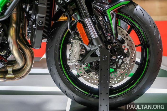 Kawasaki trang bị cho Z H2 hệ thống phanh của Brembo ở phía trước và Nissin ở phía sau. Toàn bộ giảm xóc trên Z H2 đều là loại có thể điểu chỉnh đến từ Showa.