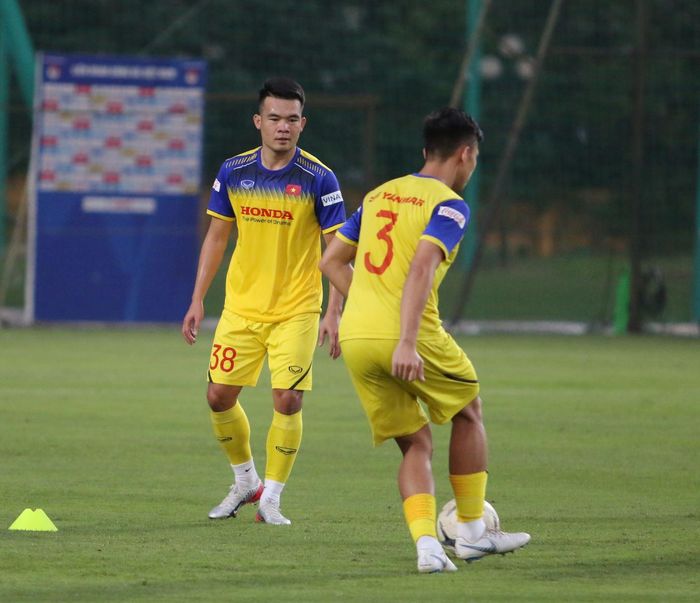 Theo ghi nhận, Ngô Hoàng Thịnh không gặp nhiều khó khăn để hòa nhập với các đồng đội mới trên tuyển Việt Nam cũng như làm quen với giáo án của HLV Park Hang Seo đưa ra.