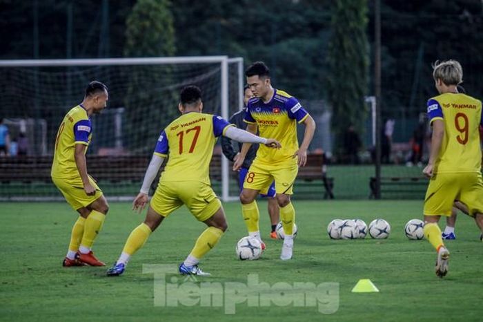 Ngô Hoàng Thịnh trở lại đội tuyển Việt Nam ở đợt tập trung này. Cầu thủ xứ Nghệ bỏ lỡ đợt tập trung trước vì bị đau mắt.
