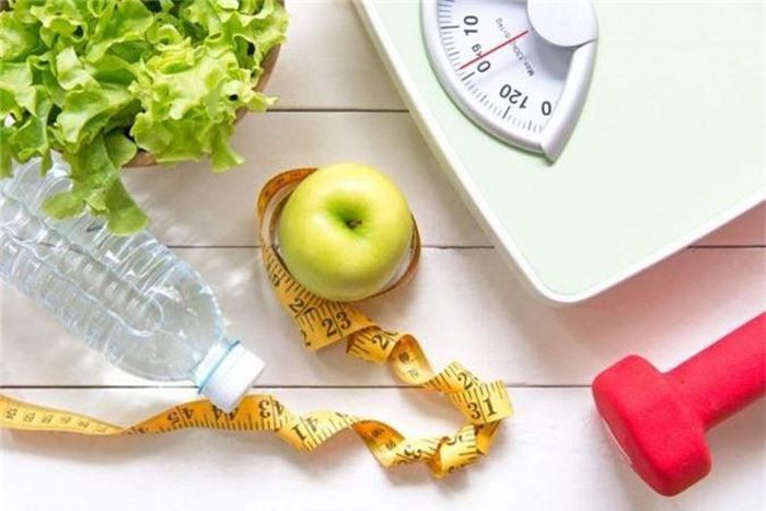 Duy trì cân nặng khỏe mạnh: Thừa cân hoặc béo phì có mối liên hệ trực tiếp đến sự tăng nguy cơ mắc bệnh ung thư vú, đặc biệt đối với những phụ nữ sau mãn kinh. Duy trì cân nặng khỏe mạnh bằng cách ăn uống và tập luyện điều độ giúp giảm nguy cơ ung thư vú.