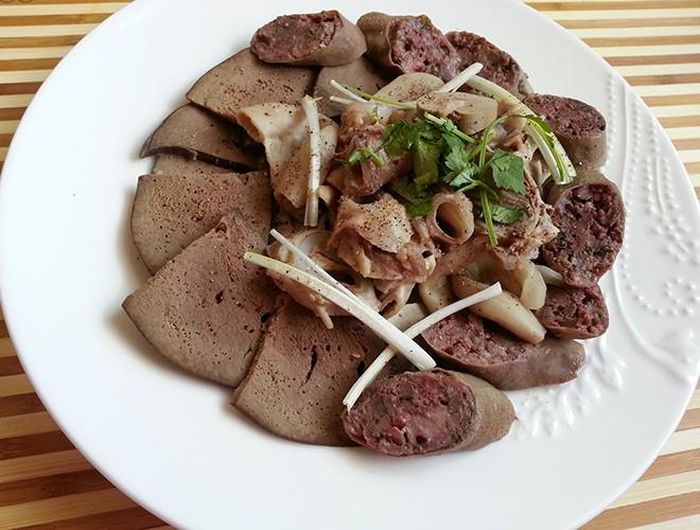  Các món ăn từ nội tạng động vật sẽ khiến trẻ dễ bị béo phì, tăng cân và mắc các bệnh như mỡ nhiễm máu, gan nhiễm mỡ... đồng thời cũng tạo nên hiện tượng dậy thì sớm 