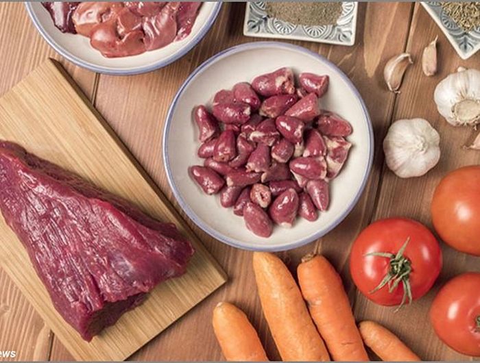  Cha mẹ cần lưu ý, khi chế biến những món ăn cho con trẻ có thành phần nội tạng, phải cân đo đong đếm với lượng vừa phải. Một món ăn nếu nấu quá nhiều thứ nội tạng với nhau và với trọng lượng lớn sẽ biến thành một món ăn "kích thích" phát triển ở mức độ cao 