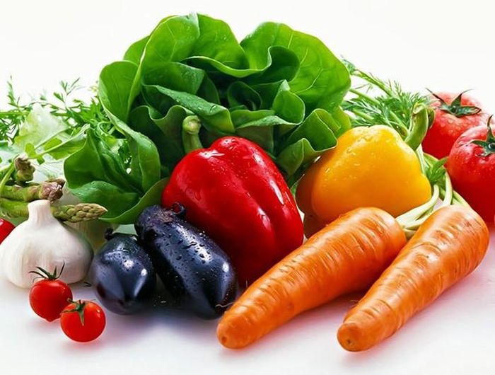  Trong các loại rau quả trái mùa thường sử dụng rất nhiều hóa chất để ép quả chín nhanh, do vậy chứa rất nhiều hàm lượng độc tố dư tồn. Vì vậy, nếu trẻ thường xuyên ăn hoa quả trái mùa có thể gây nên tình trạng dậy thì sớm 