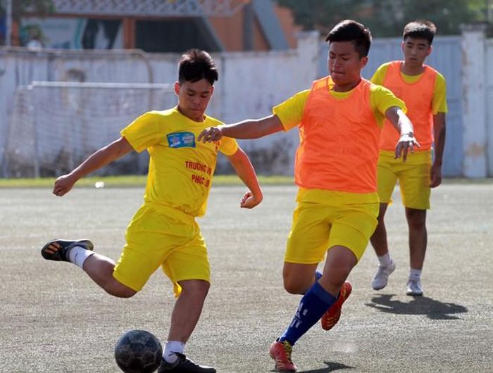  Khoảng thời gian cuối trận, THPT Phúc Lợi tiếp tục áp đảo và có thêm 2 bàn thắng nữa. 
