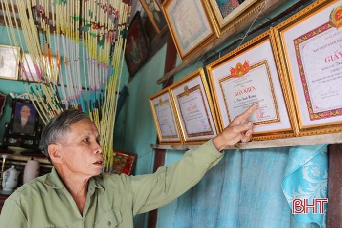 Với những đóng góp của mình, ông Hương được chính quyền ghi nhận bằng các danh hiệu cao quý.